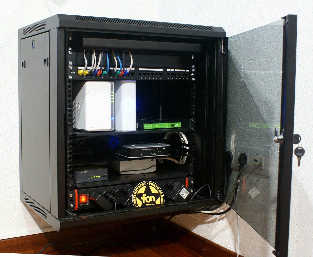 rack cabinet, computing, router-554475.jpg